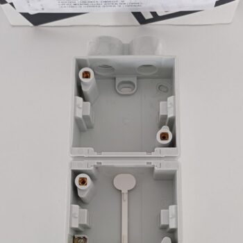 Niko Hydro55 opbouw doos tweevoudig verticaal 2 ingangen M20 13-842-02