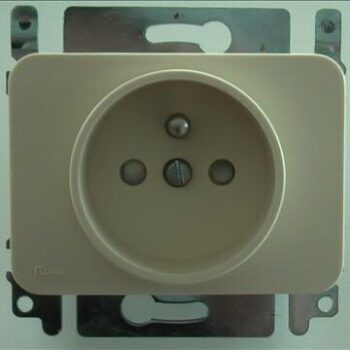Niko PR20 creme inbouw stopcontact tweepolig + aardpen met veiligheid-0