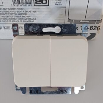 Niko PR20 creme inbouw schakelaar 2x wissel 10A 250V 12-626