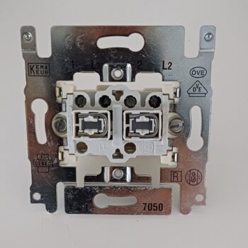Niko sokkel inbouw drukknop dubbel 2xNO 10A 250V 07-050 gebruikt