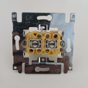 Niko sokkel inbouw schakelaar serie 10A 250V 2xenkelpolig 07-015