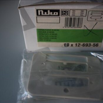 Niko PR20 creme centraal plaatje 2x subd D25-0