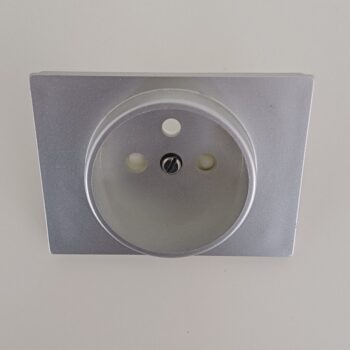 Niko da Vinci Sterling centraal plaatje stopcontact aarding veiligheid, 21mm inbouwdiepte 47-320