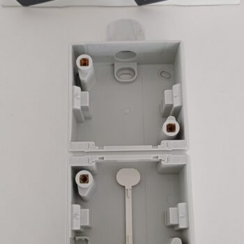 Niko Hydro55 opbouw doos tweevoudig verticaal 1 ingang M20 13-842-01