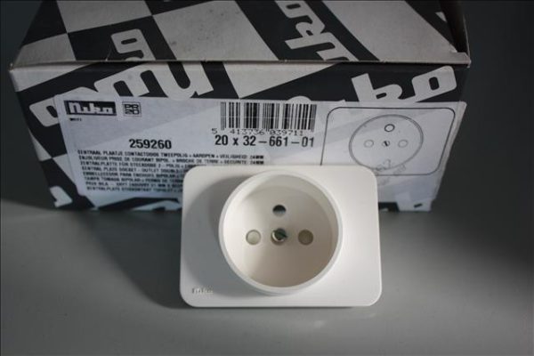 Niko PR20 wit plaatje voor stopcontact tweepolig + aarding + veiligheid 24mm diep-0