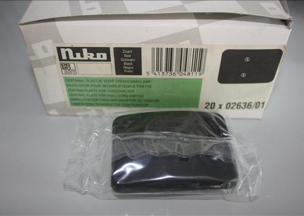 Niko PR20 soft zwart centraal plaatje voor trekschakelaar-0