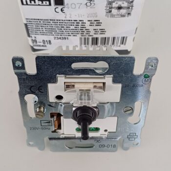 Niko sokkel inbouw snelheidsregelaar ventilatoren min 20VA-max 200VA 09-018