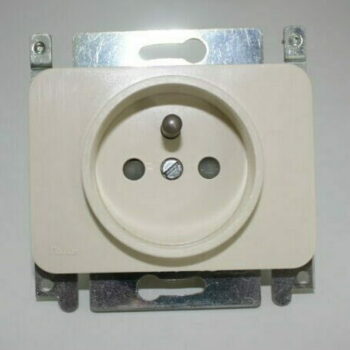 Niko PR20 creme inbouw stopcontact tweepolig + aardpen met veiligheid 12-661 gebruikt
