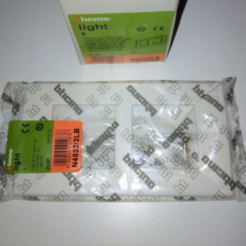 Bticino Light Wit afdekplaat 2x2 modules 145x80mm N4832/2LB