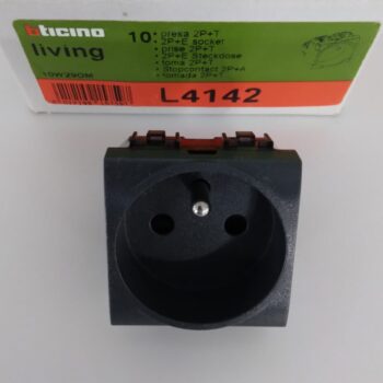Bticino Living zwart stopcontact 2P+A 16A 250V L4142