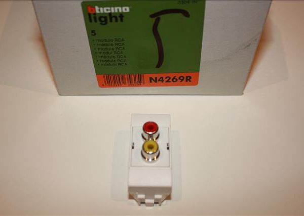 Bticino Light Wit dubbele connector type RCA Rood/ Geel te solderen-0