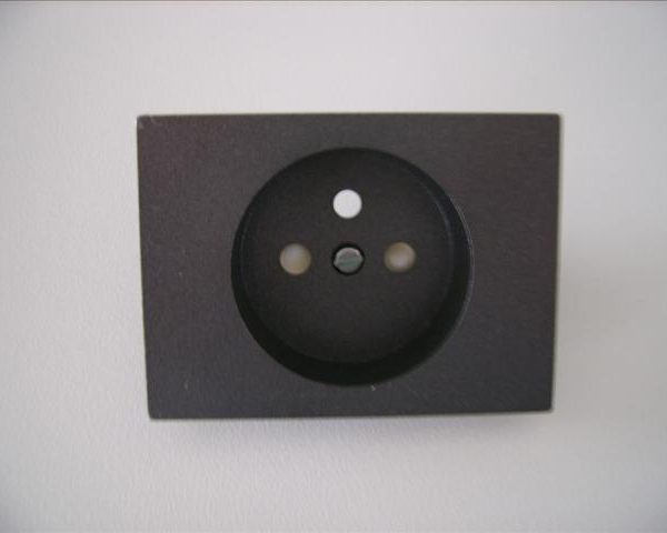 Niko da Vinci Graphite centraal plaatje stopcontact tweepolig met aarding 28.5mm diep-0