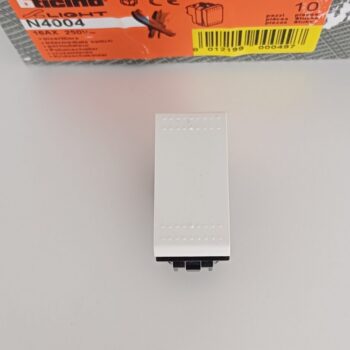 Bticino Light Wit schakelaar kruis 16A 250V verlichtbaar N4004