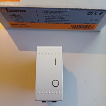 Bticino Living Light wit schakelaar tweepolig 16A verlichtbaar N4002N