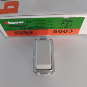 Bticino Magic Ivoor schakelaar wissel 16A 250V 1 module 5003