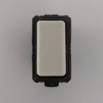 Bticino Magic Ivoor schakelaar kruis 10A 250V 1 module 5012