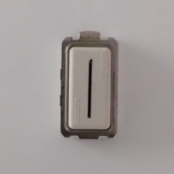 Bticino Magic Ivoor blinde knop 1 module 5000