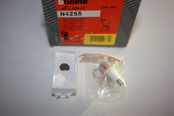 Bticino Light wit connector BNC/coax 1module breed-0