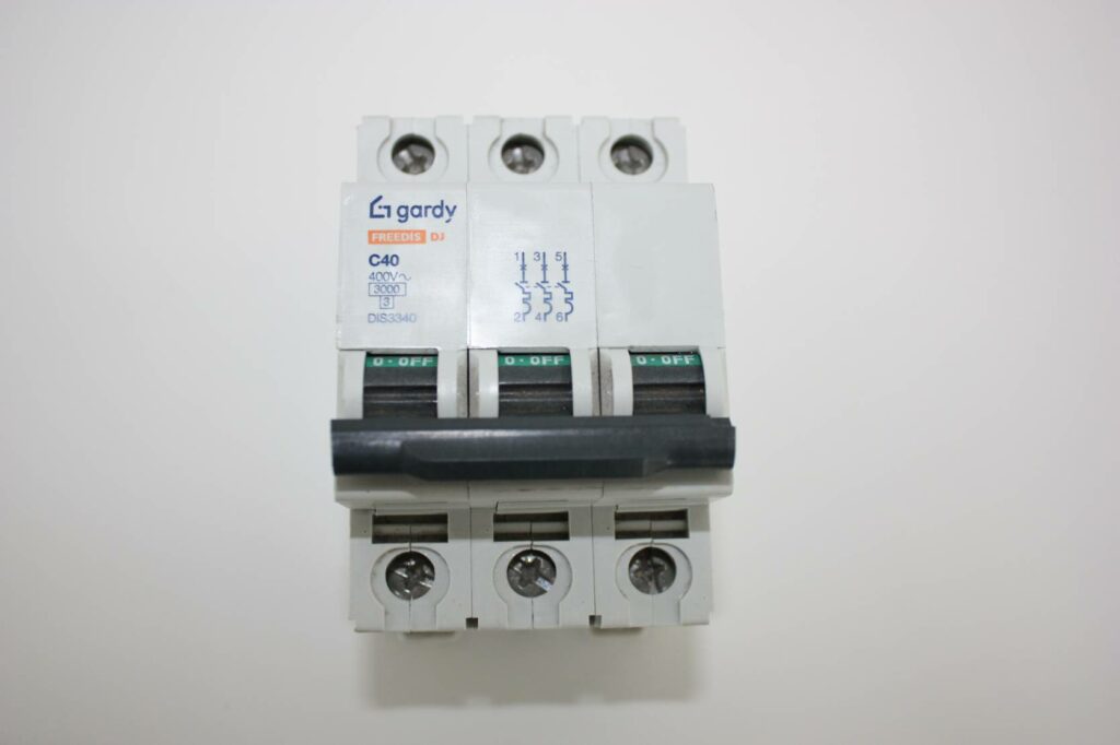 Gardy Automaat zekering 3P 400V 40A Curve C DIS3340 gardy-automaat-zekering-3p-400v-40a-curve-c-dis3340