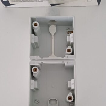 Niko Hydro55 opbouw doos tweevoudig verticaal 2 ingangen PG16 23-842-11