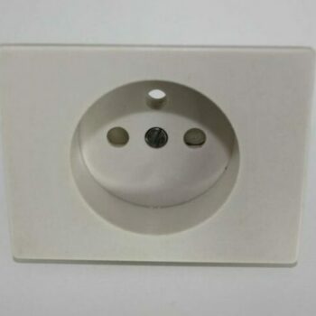 Niko PR85 creme plaatje diep stopcontact met aarding-0