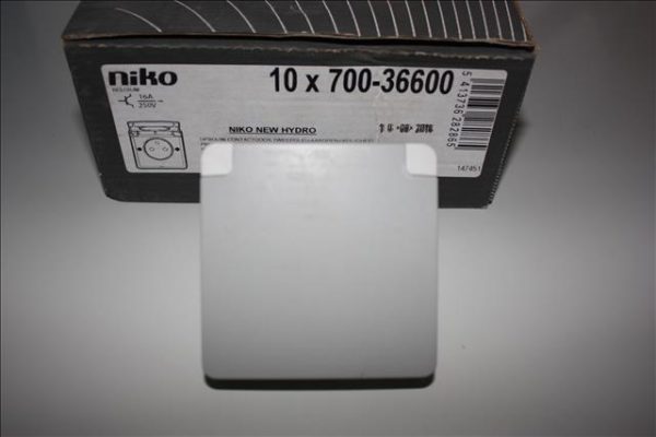 Niko New Hydro opbouw stopcontact tweepolig + aardpen + veiligheid-0