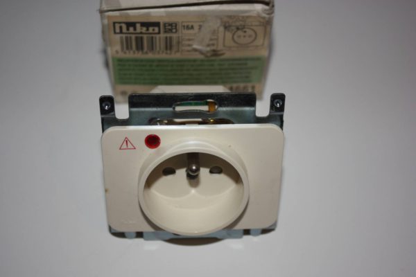 Niko PR20 creme inbouw stopcontact met overspanningsbeveiliging-0