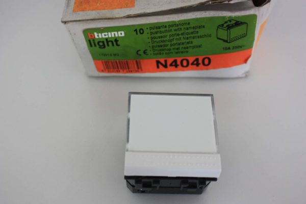 Bticino Light wit drukknop 1P met verlicht naamplaatje voor lampje-0