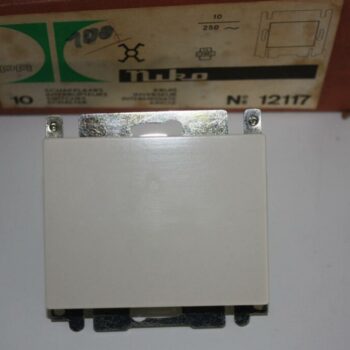 Niko PR80 creme inbouw kruisschakelaar 10A 250V -0