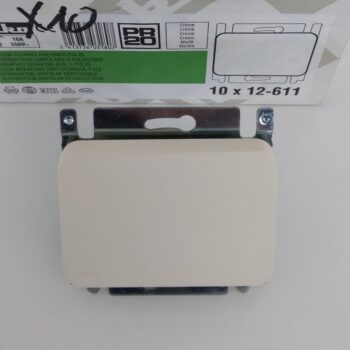 Niko PR20 creme inbouw schakelaar enkelpolig 10A 250V 12-611 gebruikt