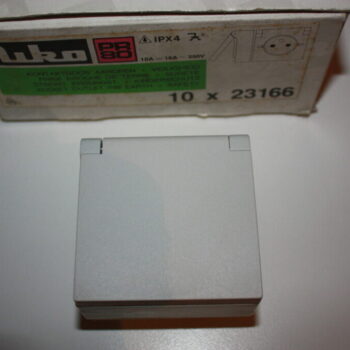 Niko PR80 opbouw stopcontact 2-polig aarding 16A 250V 23166 gebruikt