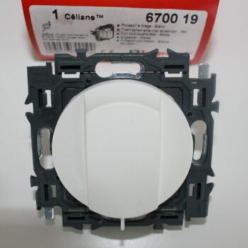 Legrand Céliane wit drukknop trek 6A 250V 670019