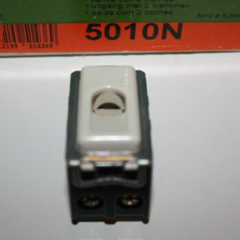 Bticino Magic Ivoor kabeldoorgang met 2 klemmen 5010N