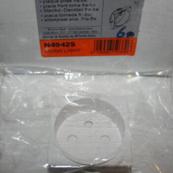 Bticino Living Light Wit centraal plaatje stopcontact 2P+A N4942S