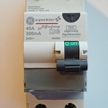 Vynckier verliesstroomschakelaar 2polig 40A 300mA 240V 604303 gebruikt