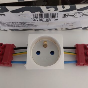 Niko sokkel inbouw contactdoos installatiekanaal 06-000-20