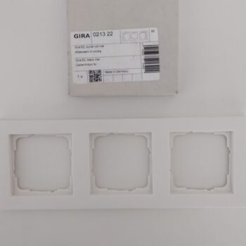 Gira wit mat afdekplaat drievoudig 0213 22