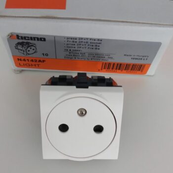 Bticino Light Wit Stopcontact 2P+A 16A 250V N4142AF