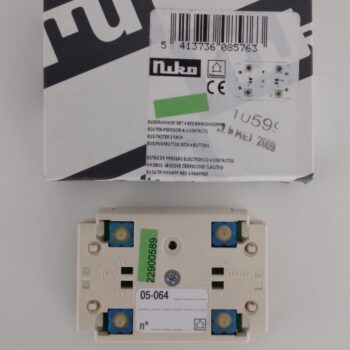 Niko busdrukknop 4 bedieningsknoppen 05-064 gebruikt