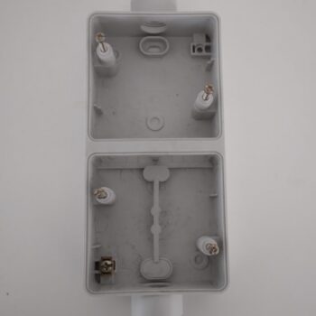 Legrand Plexo opbouwdoos tweevoudig verticaal 2 ingangen 917 63