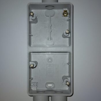Legrand Plexo opbouwdoos tweevoudig verticaal 3 ingangen 917 65