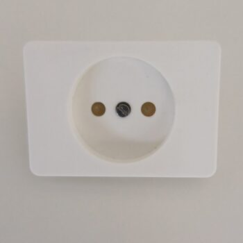 Niko Inter95 wit centraal plaatje stopcontact zonder aarding
