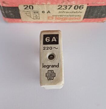 Legrand penzekering 6A 220V onvervalsbaar 23706