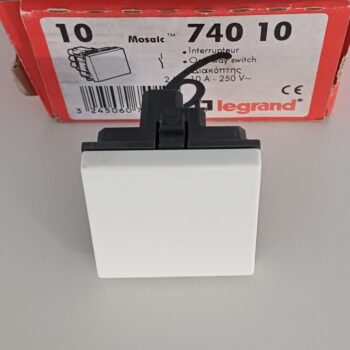 Legrand Mosaic wit schakelaar enkelpolig 10A 250V 74010