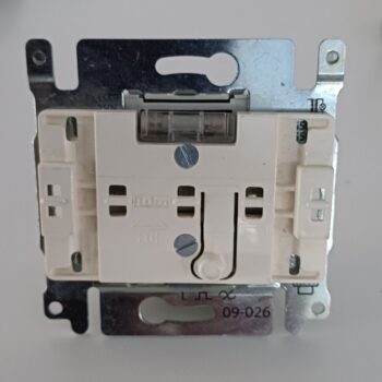 Niko sokkel dimmer drukknop 550VA resistieve / inductieve belastingen 09-026 gebruikt