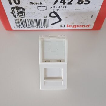 Legrand Mosaic wit RJ45 Cat5 UTP 1 module 74265