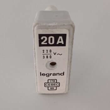 Legrand penzekering 20A 220V/380 hartafstand pennen 30mm 24720