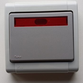 Niko Hydro55 toets schakelaar / drukknop met lens rood