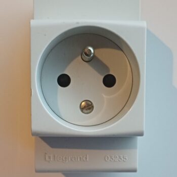 Legrand stopcontact + aarding 2 modules 16A 250V 03235 gebruikt