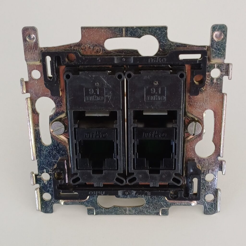 Niko sokkel 2xRJ45-aansluiting UTP cat5 170-66162